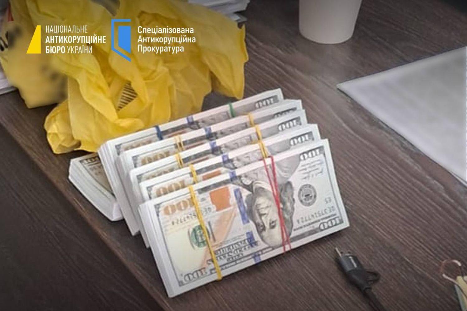 НАБУ та САП викрили на хабарі двох співробітників СБУ в Полтавській області, а також адвоката