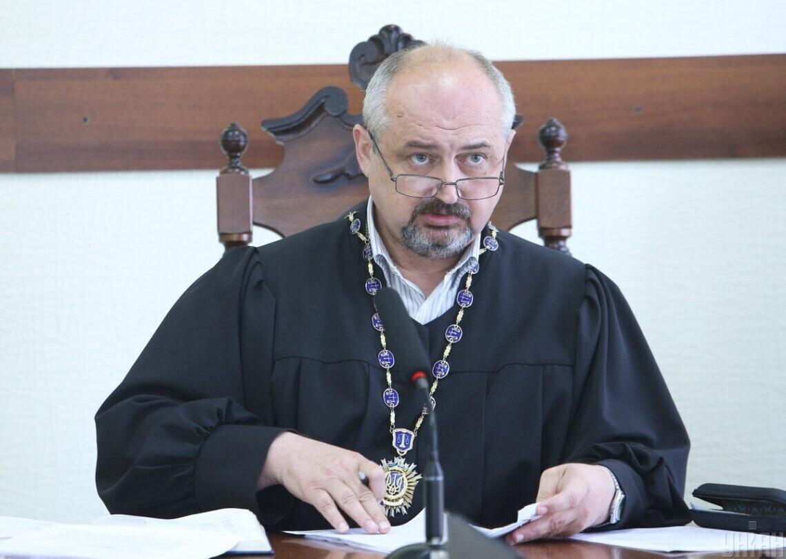 «Дозвольте мені в СІЗО, а їй гроші поверніть»: ВАКС поклав додаткові обов’язки на обвинувачених суддів КАС