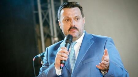 Свідок розповів, що передавав між Деркачем та ГРУ рф документи та флешки