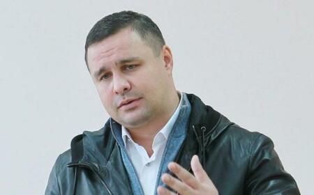 З Максима Микитася зняли електронний браслет