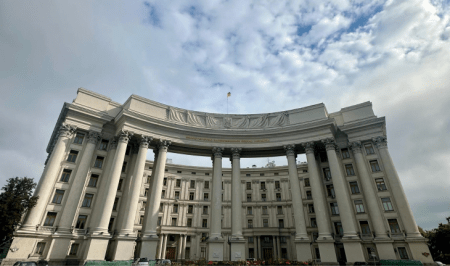 НАБУ викрили схему розкрадань міжнародної допомоги: серед підозрюваних експосадовці МЗС