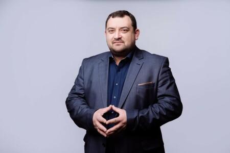 Кузьміних знову намагався зірвати засідання, проте ВАКС продовжив його допит: нардеп відмовився відповідати на запитання прокурора